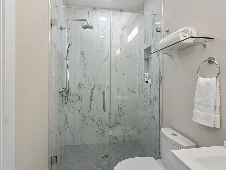 1819 Vernon St NW #1 — Photo 3