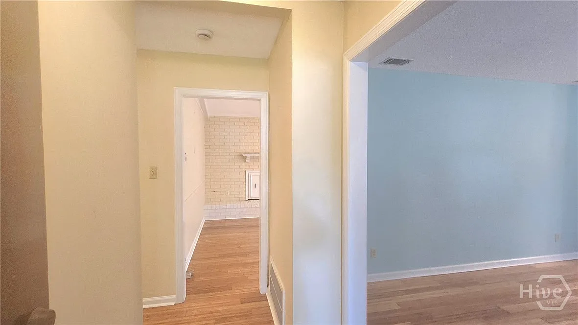 3 bed, 2.0 bath, 1756 sqft, $2,900 — Photo 3