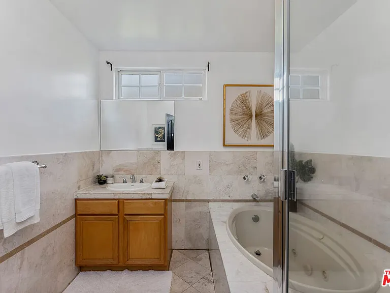13230 Hesby St — Photo 16