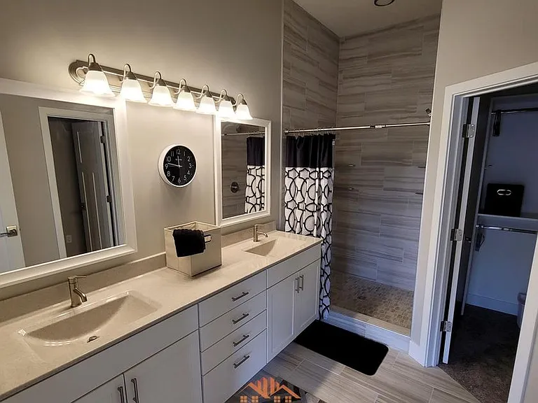 Brownstone Condominiums — Photo 38