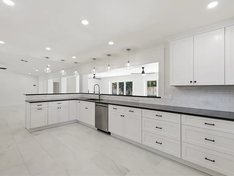 726 Live Oak Ln — Photo 5