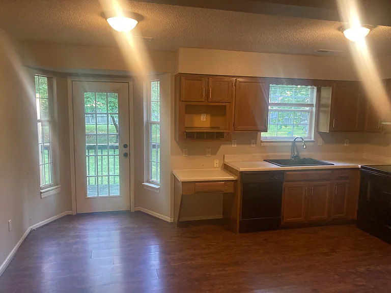 1338 NW Jefferson Ct — Photo 13