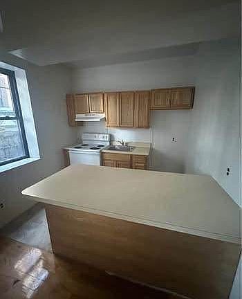 2nd image of 89 Wolfs Ln APT 4