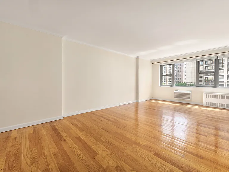 100 W 93rd St #5K — Photo 1