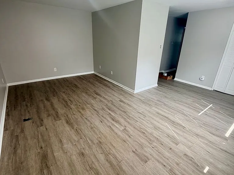 2339 Harrodsburg Rd — Photo 3