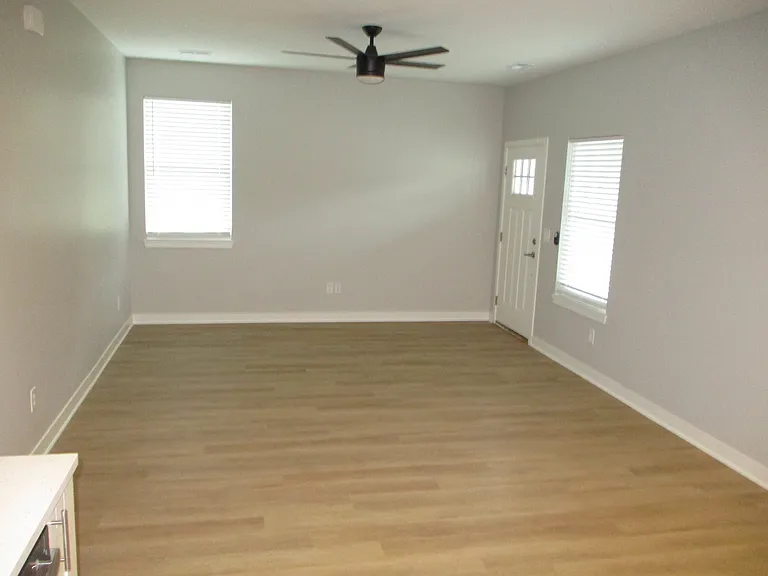 1003 N Cherry St — Photo 3