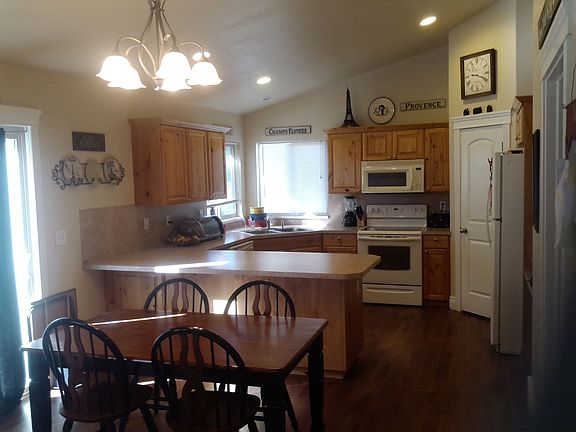 Kitchen & dinning area