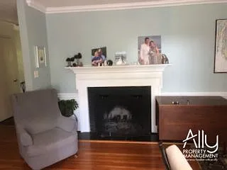 102 Lancaster Ct — Photo 2