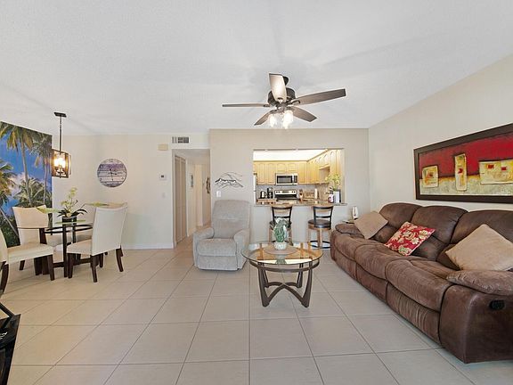 4th image of 303 Liberty Court