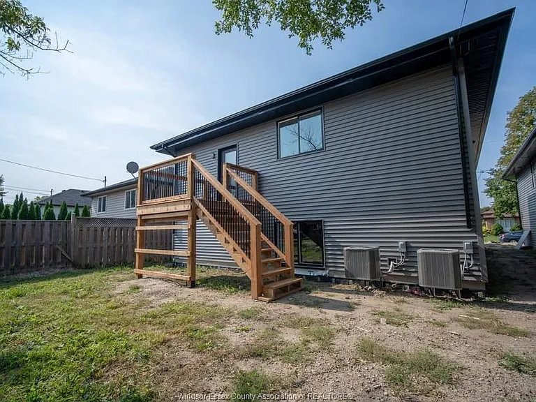 1210 Laurendeau Ave — Photo 18