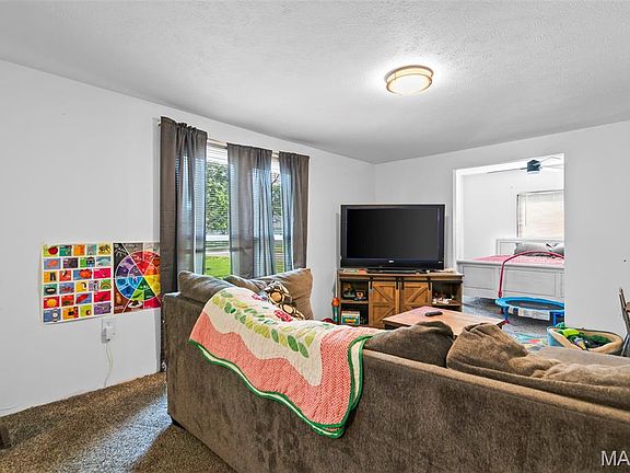 5th image of 1013 N Van Buren St