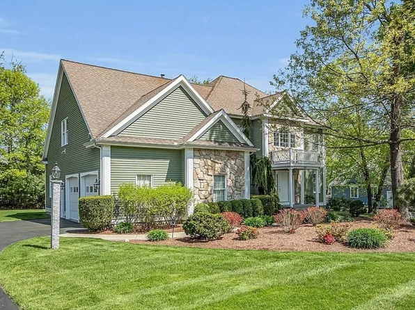 28 Royal Oaks Way, Leominster, MA 01453