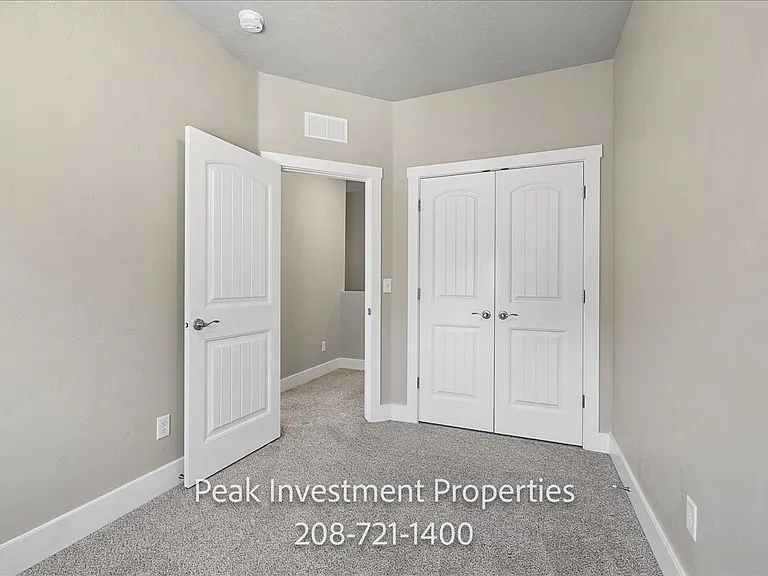 315 E Denver St — Photo 22