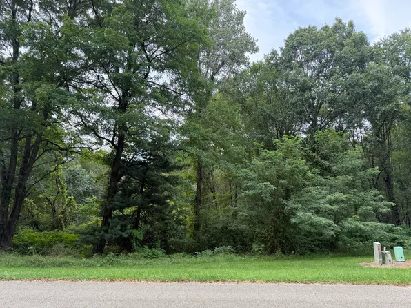 1 Campbell Lake Dr, Parma, MI 49269