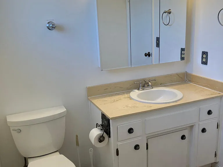 716 W Graaf Ave — Photo 17
