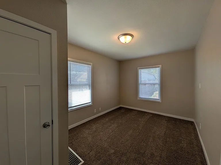 2120 Capitol Ave — Photo 12