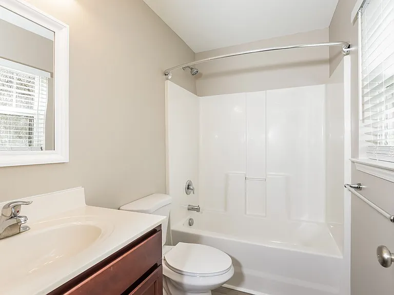 223 Caddel St — Photo 10