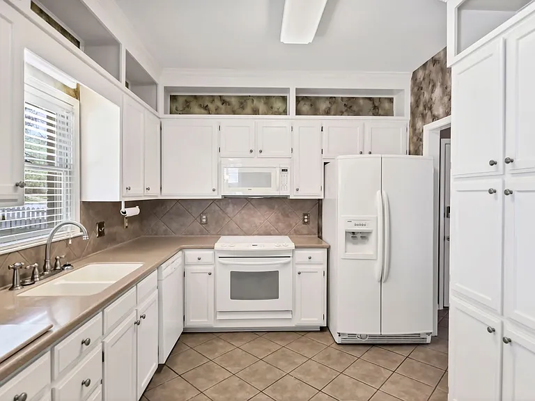 1100 Woodtree Ct — Photo 21