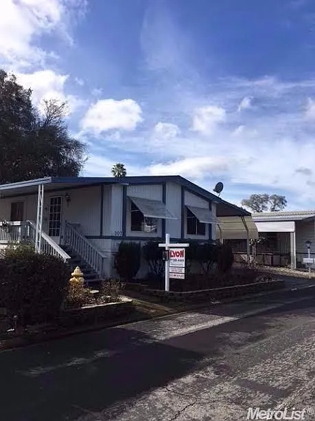 307 Bluebird Ln photo 1