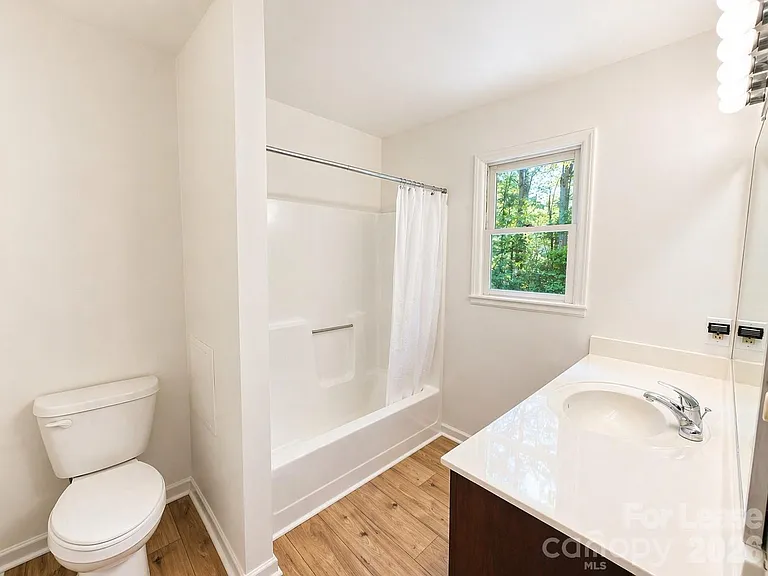 2736 Miranda Rd — Photo 8