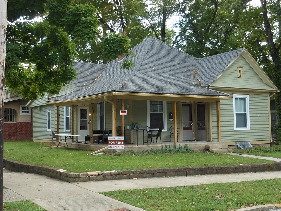 714 E Cottage Grove Ave