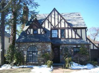 8 Rugby Rd, Rockville Centre, NY 11570