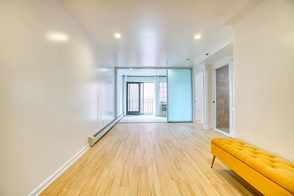 Living room, photo 2