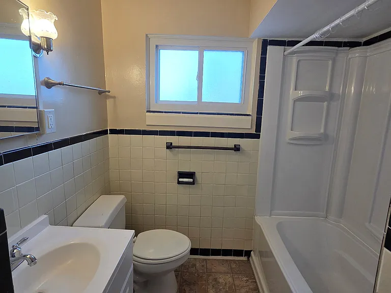 11 Shorewood Dr — Photo 3