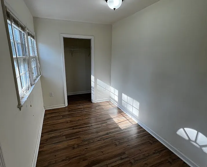 215 S Skinner Ave — Photo 3