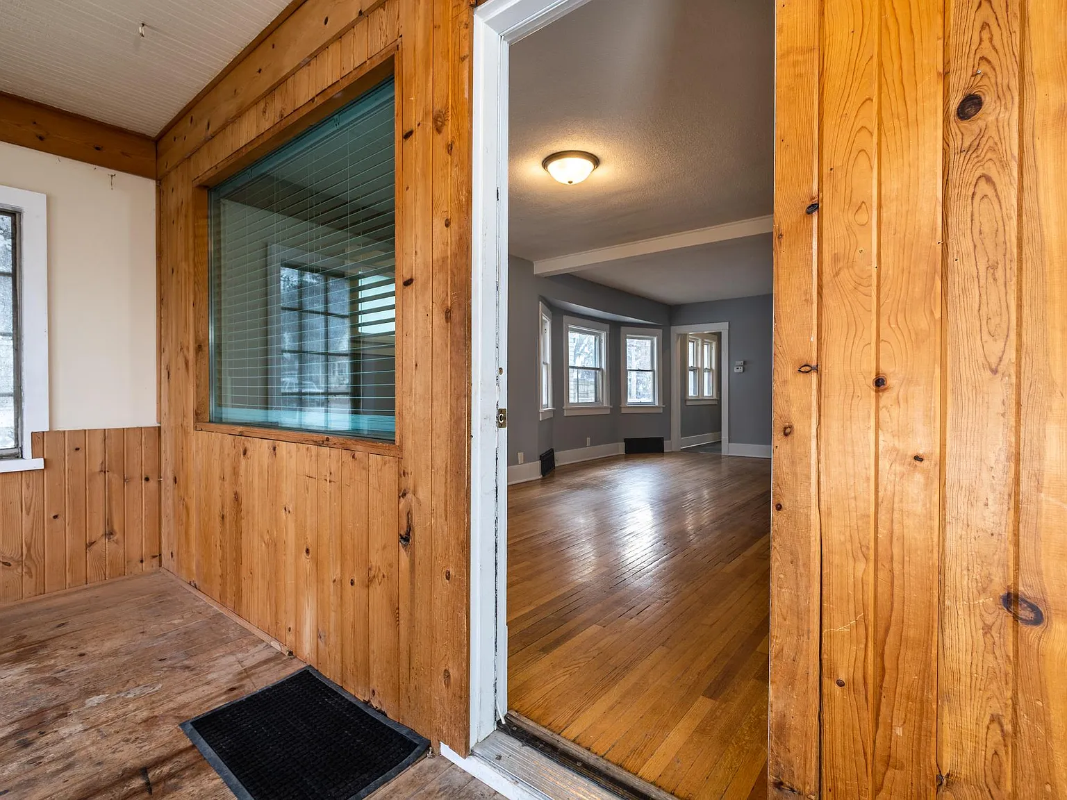 2 bed, 874 sqft, $1,550 — Photo 3