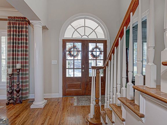 4th image of 551 Mountain Ridge Dr