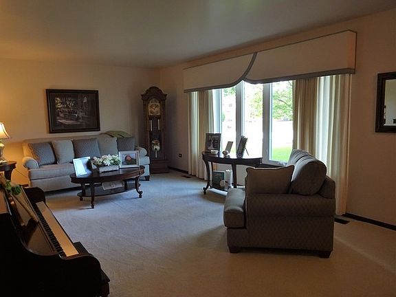5th image of 16519 Evergreen Dr