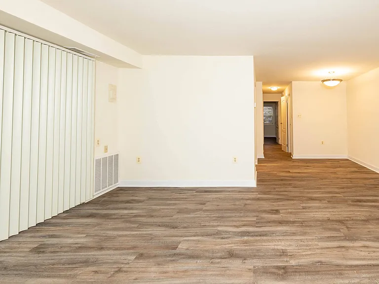 Seminary Roundtop Apartments — Photo 9