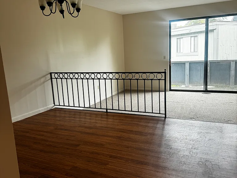 76 Scott Dr — Photo 12