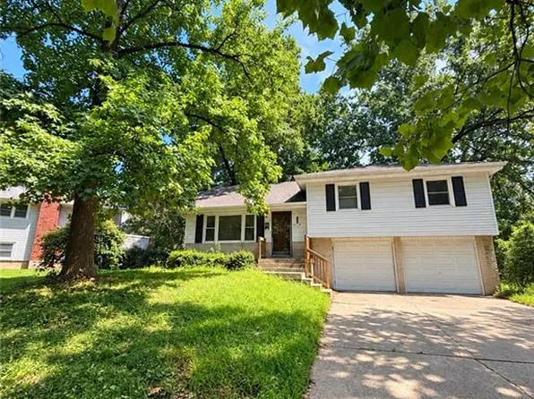 8105 Hedges Ave, Raytown, MO 64138