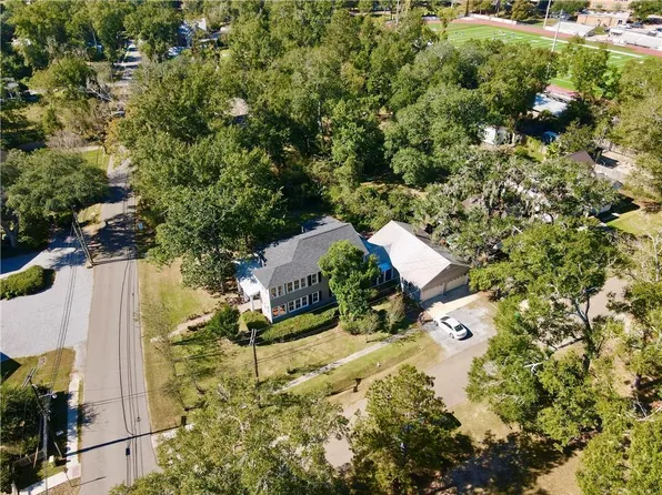 813 S Jahncke Ave, Covington, LA 70433