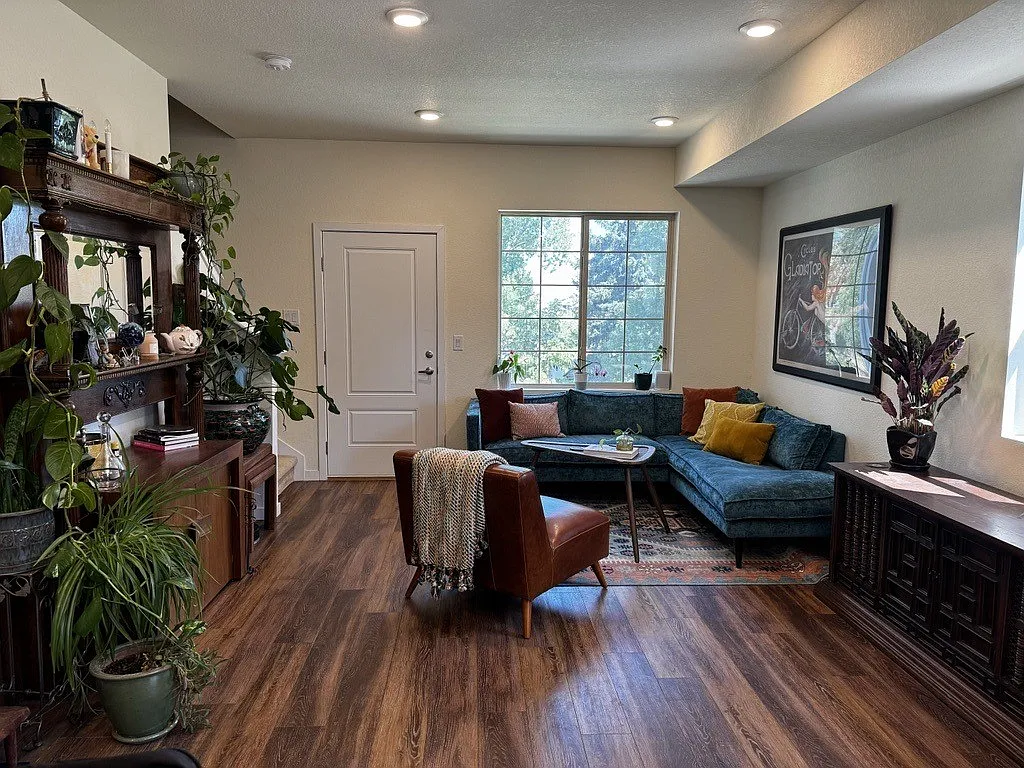 2 bed, 1822 sqft, $2,500 — Photo 3