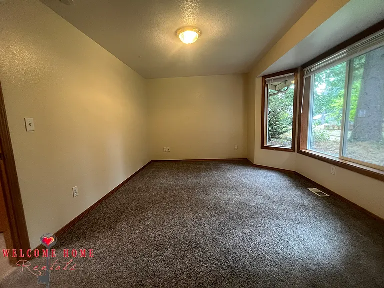 17819 Upland Dr SE — Photo 27