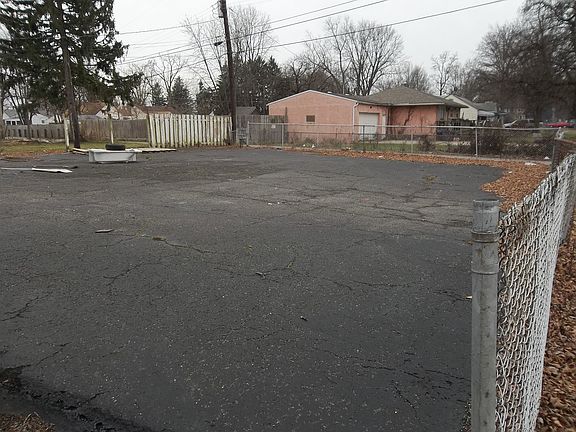 Extra parking in the Back