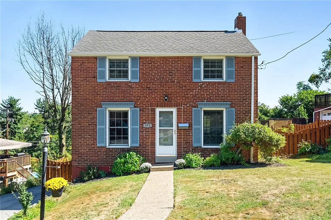 571 Dewalt Dr photo 1