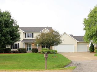 W2256 E Oak Ridge Dr, Oconomowoc, WI 53066