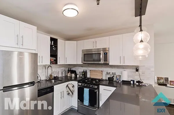 Rented by Mdrn Residential | media 9