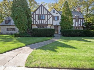 221 Glenwood Rd, Lake Forest, IL 60045