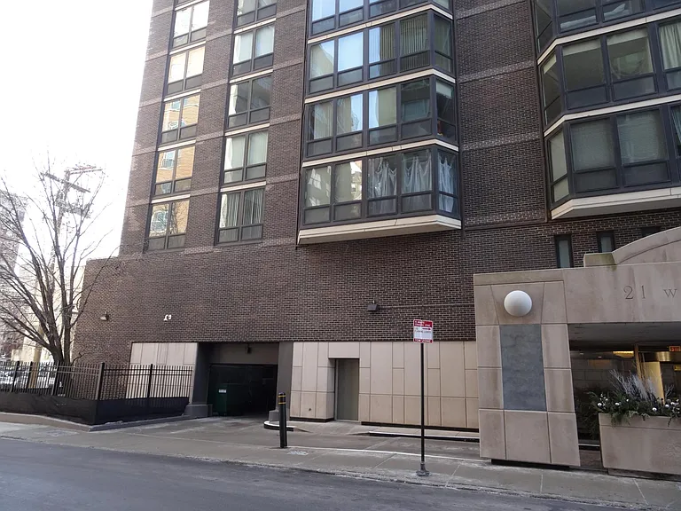 21 W Goethe St #4C — Photo 12