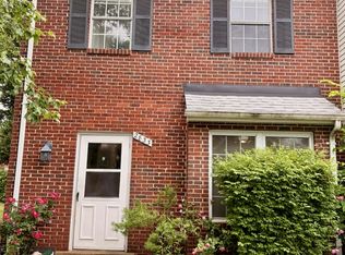 2833 Lee Landing Ct, Falls Church, VA 22043