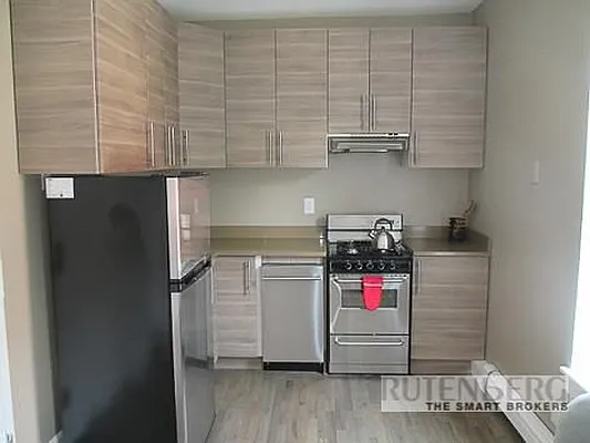 Rented by R New York | media 16