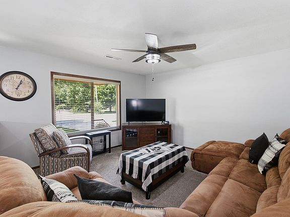 5th image of 328 N Commanche Dr