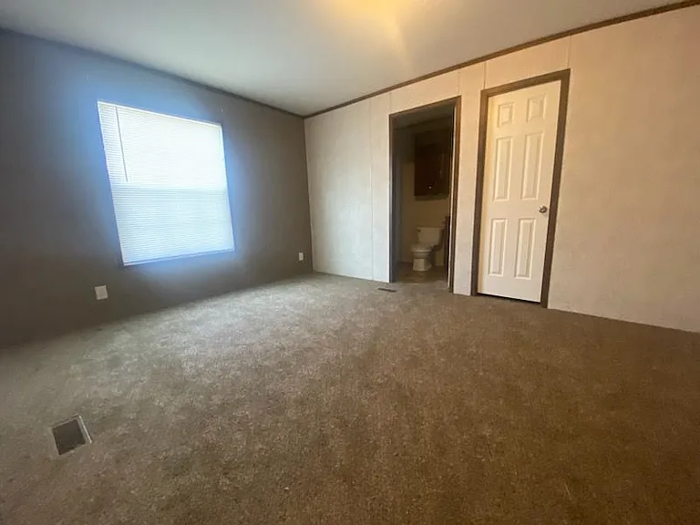 Groveland Manor — Photo 34