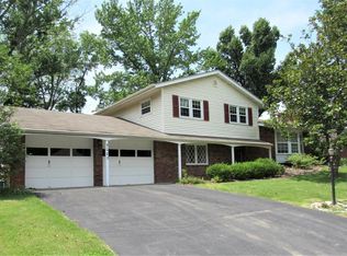 5002 Eiffel Ct, Godfrey, IL