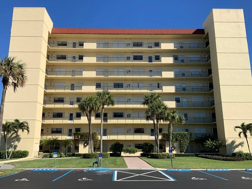 7420 S Ocean Dr #216